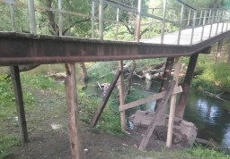 Власть исправила мост "стремительным домкратом"
